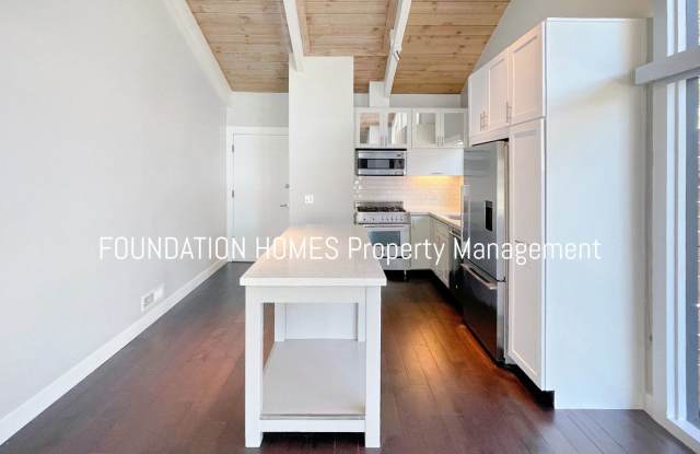 VIDEO - Live off a Marina - High-End Finishes - Balcony - FOUNDATION Gallery 3