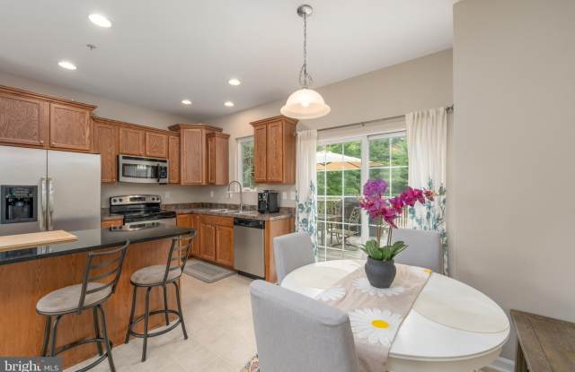 7716 TIMBERCROSS Lane Gallery 3
