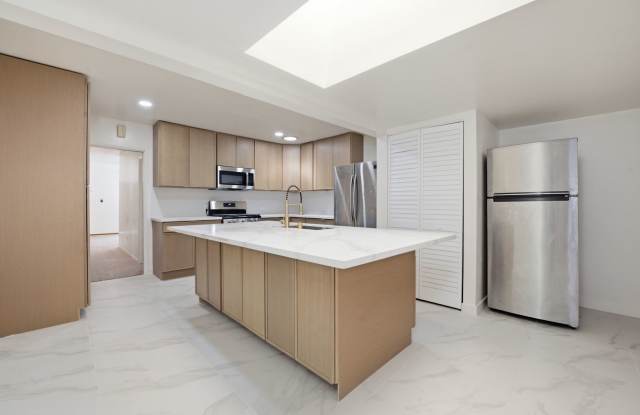 Brand new kitchen & laundry! Gallery 3