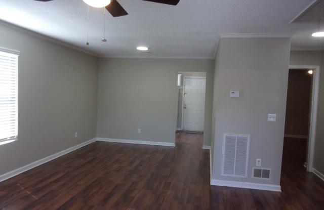 2 Bedroom 2 Bath Duplex near Cherry Park Gallery 3