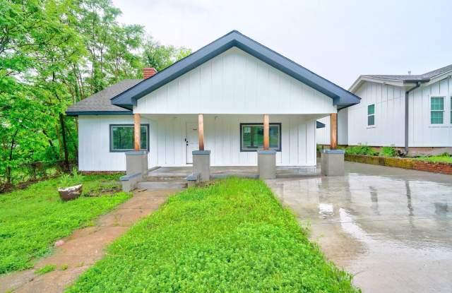 1328 NE 8th photos photos