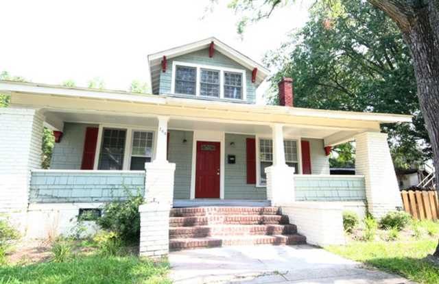 Beautiful 4BR/3BA House Near Duke and Downtown - All Appliances / Fenced Yard photos photos