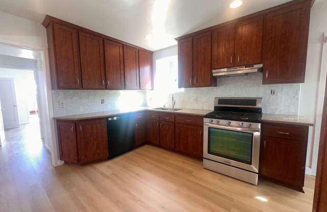Newly Remodeled 3BD House with Porch, Shed, Garage, Front and Back Yards photos photos Newly Remodeled 3BD House with Porch, Shed, Garage, Front and Back Yards photos photos