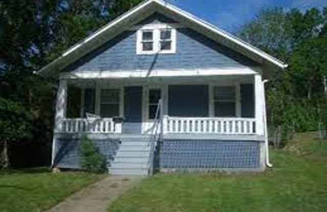 8226 Flora Ave - 8226 Flora Avenue, Kansas City, MO 64131