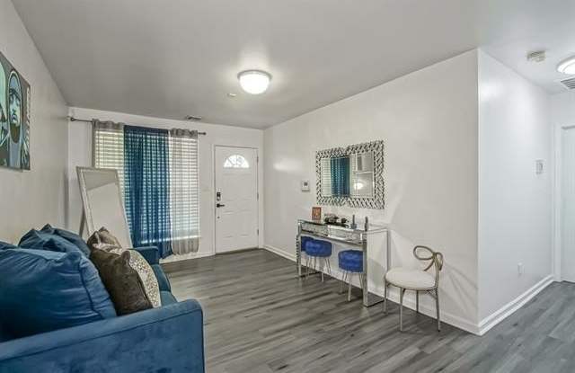 7708 LIGUSTRUM Drive Gallery 4