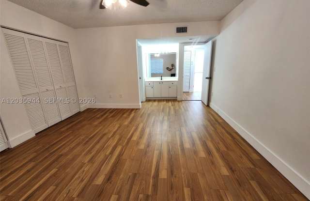 10019 W Okeechobee Rd Gallery 4