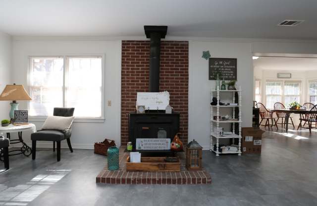 206 E Grady St - 206 East Grady Street, Statesboro, GA 30458 206 E Grady St - 206 East Grady Street, Statesboro, GA 30458