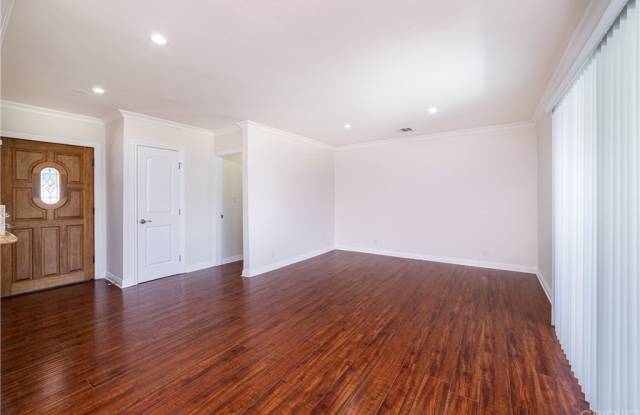 16706 Tribune Street Gallery 2