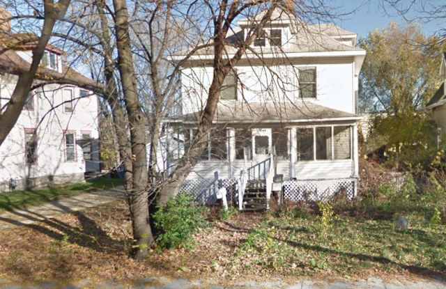 Como 7 Bed 4 Bath House ~ Spacious Open Concept Kitchen/Dining/Living Area~ Available September 2026 - Garage Parking photos photos