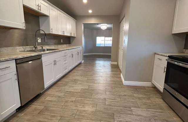 Beautiful and Spacious 4 bedroom 2 bath on a Corner Lot! - 6151 East 23rd Street, Tucson, AZ 85711