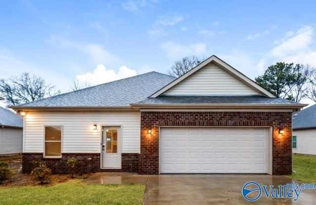 611 White Oak Circle - 611 White Oak Circle, Talladega County, AL 35096