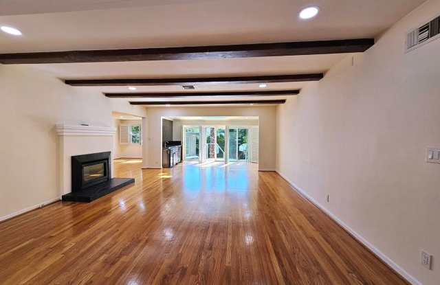 Over 2000 Square Foot Pool Home South of the Blvd. in Woodland Hills Gallery 3