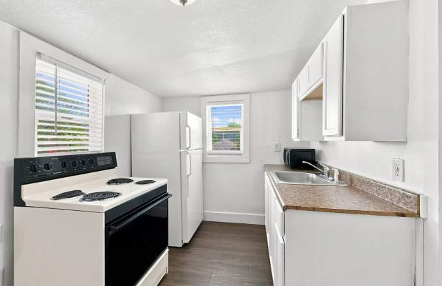 2440 B Avenue photos photos