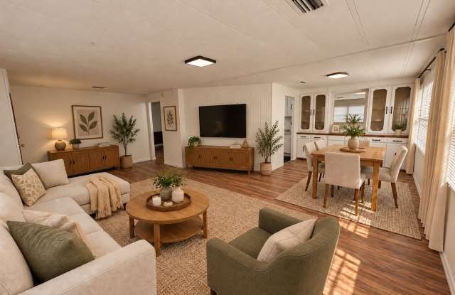 Spacious 2BR/2BA Southside Home with Screened Patio & Fenced Yard! Gallery 4