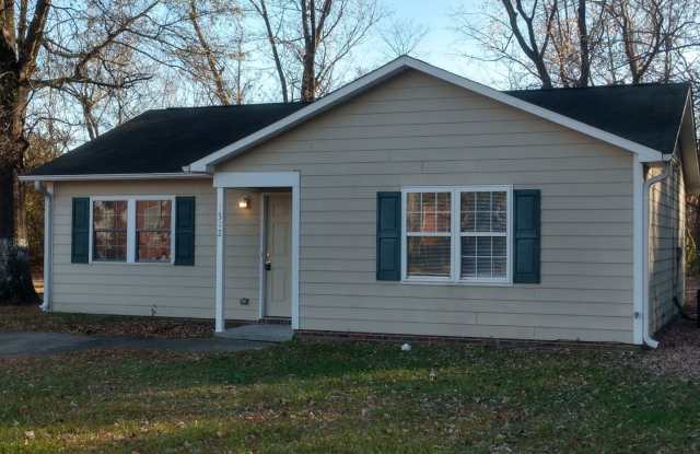 3 Bedroom Home in Greensboro-Available Now to View! Updated Home - 1512 Perkins Street, Greensboro, NC 27401