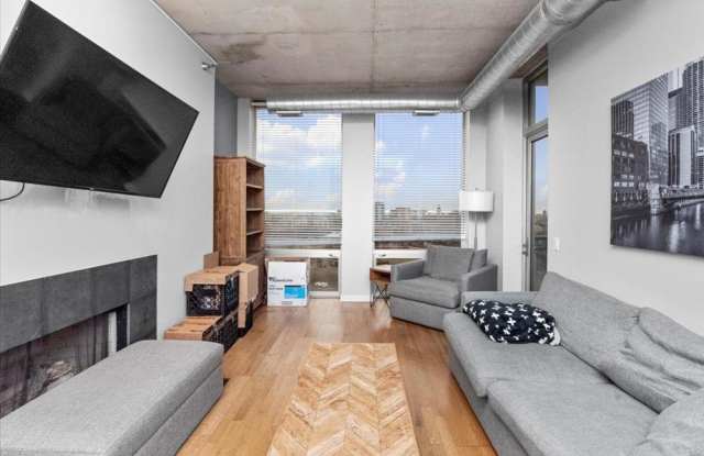 720 N Larrabee photos photos