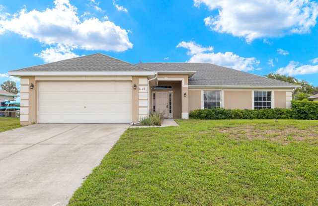 4Bedroom 2 Bath Home 2 car garage photos photos