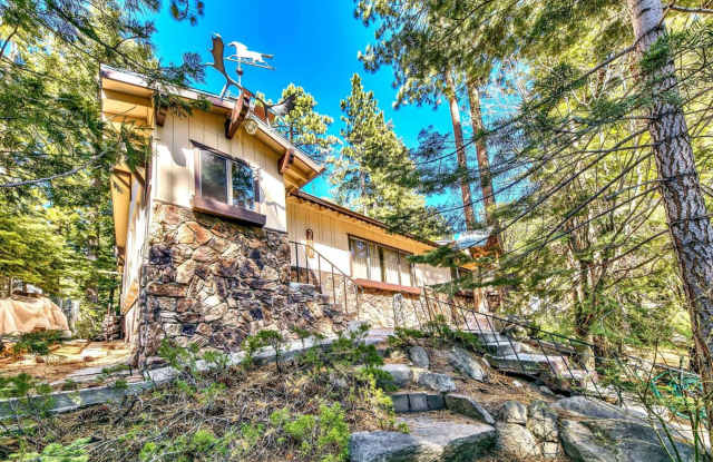 Cozy 3BD house avail. on 03/31/25 for a Long term lease. Call to inquire today! - 3590 Rocky Point Road, South Lake Tahoe, CA 96150