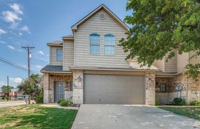 4275 Towne Lake Court - 4275 Towne Lake Court, Irving, TX 75061