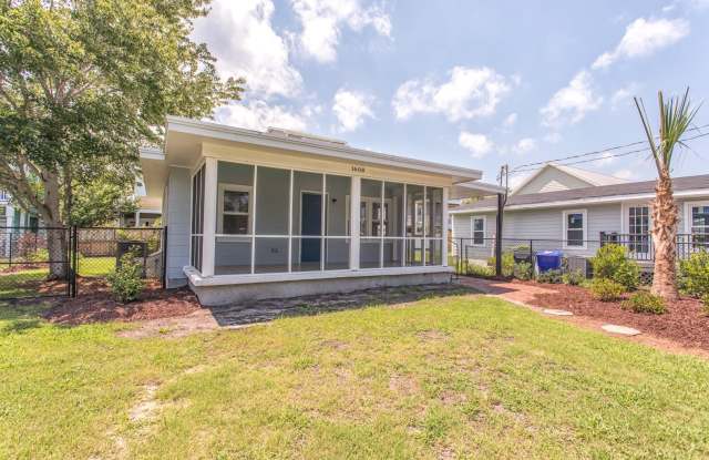 CAROLINA BEACH - Only 4 blocks to the beach! - 1608 Bonito Lane, Carolina Beach, NC 28428