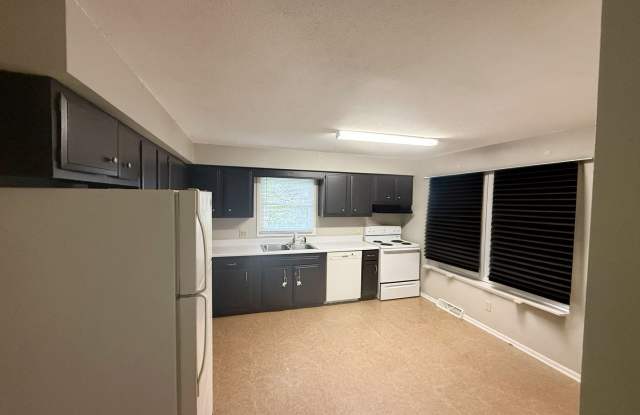 1213 East Ave. S. photos photos
