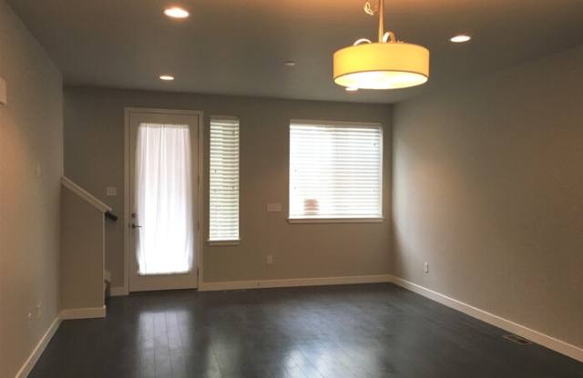 654 East Hinsdale Avenue Gallery 3