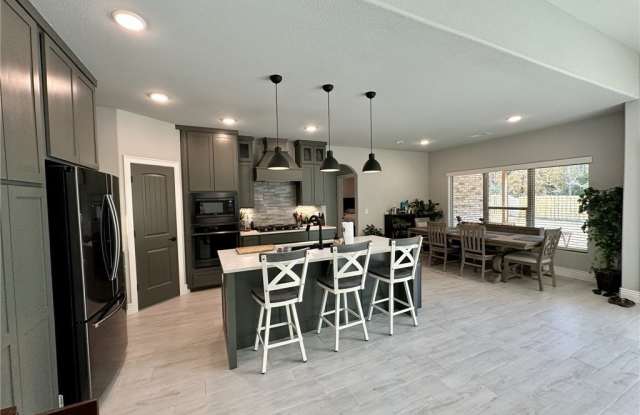 1581 Bristol Lane Gallery 4