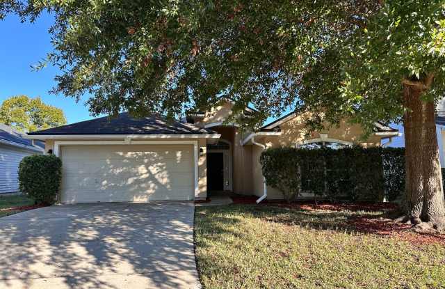 Fenced four bedroom in Lake Asbury photos photos