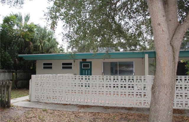 7100 8TH AVENUE N - 7100 8th Avenue North, St. Petersburg, FL 33710