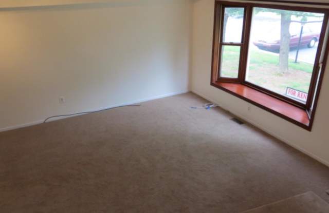 4112 COLONIAL COURT Gallery 4