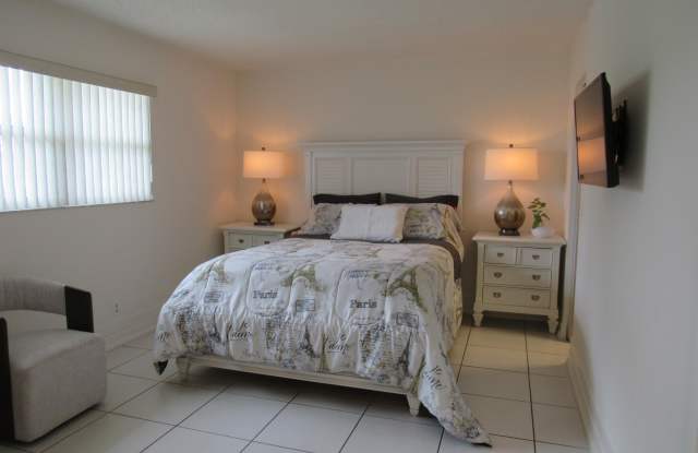 5780 FERNLEY Drive W Gallery 4