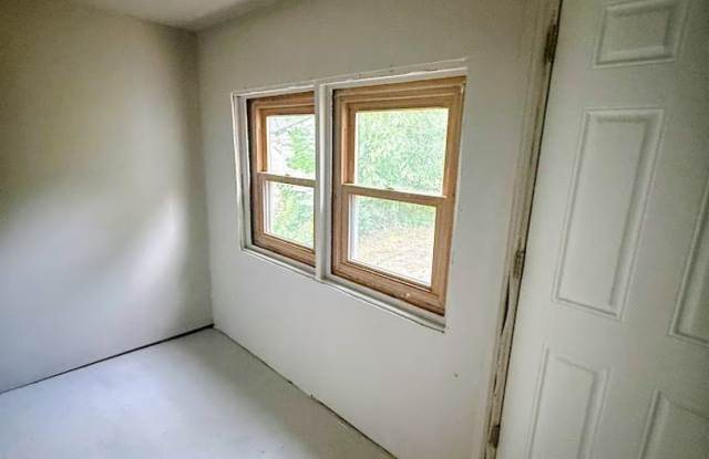 3 Bedroom 1 Bathroom single family Home for Rent Gallery 3