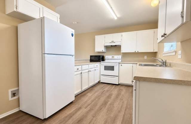 AFFORDABLE 2 Bedroom 1 bath duplex in Grape Creek AVAILABLE NOW! Gallery 1