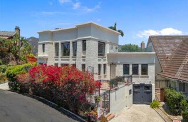 2700 Glendower Avenue Gallery 2