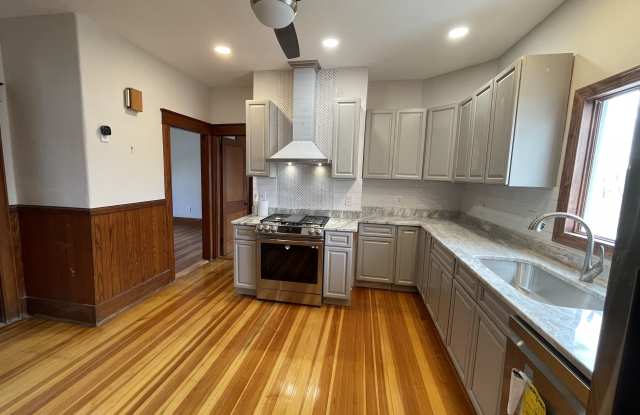 105 Whittenton St photos photos