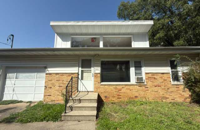 Character-Filled 2-Bedroom Home Near Local Restaurants photos photos