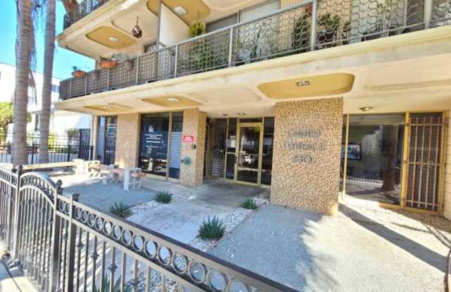 TOP FLOOR UNIT - Light and Airy 2 Bd./2Ba. - 230 Linden Avenue, Long Beach photos photos TOP FLOOR UNIT - Light and Airy 2 Bd./2Ba. - 230 Linden Avenue, Long Beach photos photos