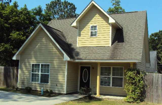 Charming 3-Bedroom Home with Fenced Backyard, Main-Level Primary Suite & Pet-Friendly Living in Lake Park! Gallery 1