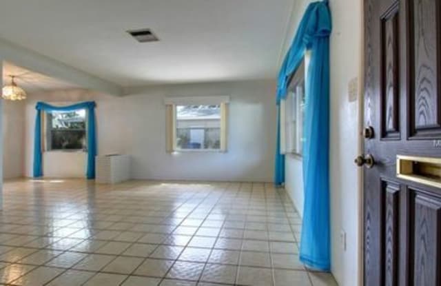 7527 Burlington Ave N - 7527 Burlington Avenue North, St. Petersburg, FL 33710