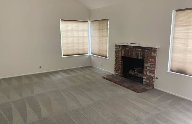 2227 Willowpark Court Gallery 3