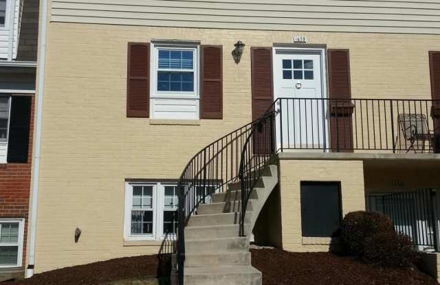 165-B LEEDS Court W photos photos