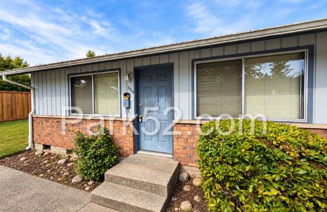 2 Bedroom Tacoma Duplex with Washer/Dryer & Yard Care Provided! Gallery 1