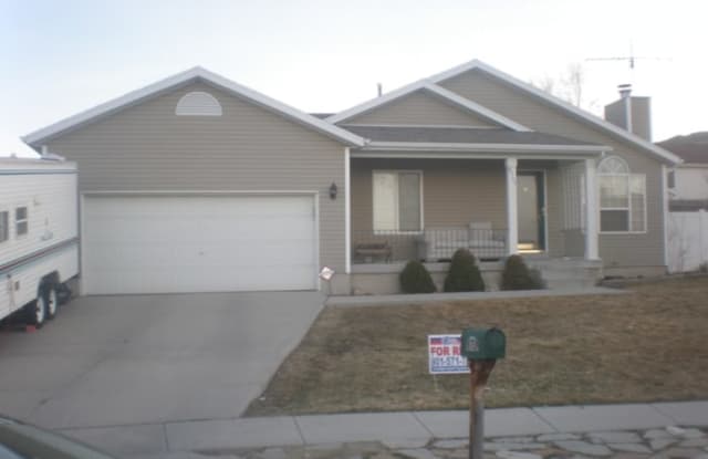 8737 Redbud Ct - 8737 W Redbud Ct, Magna, UT 84044