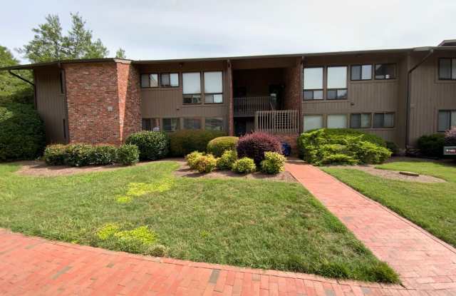 Fresh  Clean, Light  Bright, Spacious 3 bedroom 2 bath garden condo in the Oaks, includes Water photos photos