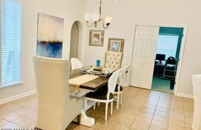 681 LAKE STONE Circle Gallery 3