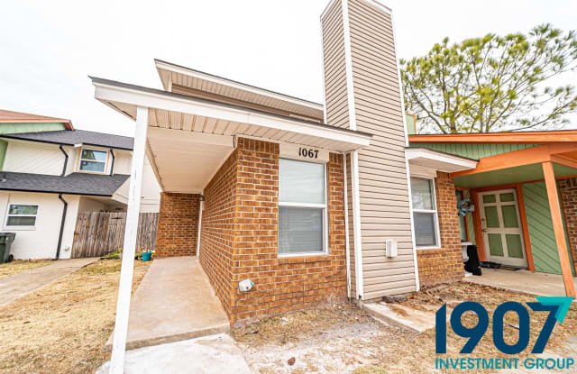 1067 Rambling Oaks Drive - 1 - 1067 Rambling Oaks Drive, Norman, OK 73072