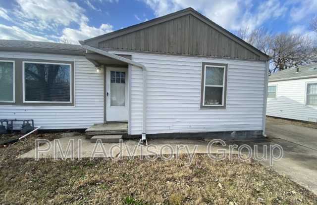 2817 SE Minnesota Ave - 2817 Southeast Minnesota Avenue, Topeka, KS 66605