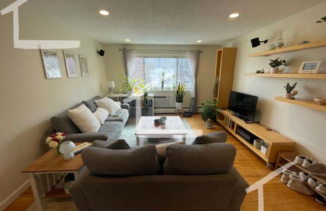 Sunny 2-bedroom, 1-bathroom apartment near the B and C lines! - 280 Corey Road, Boston, MA 02135