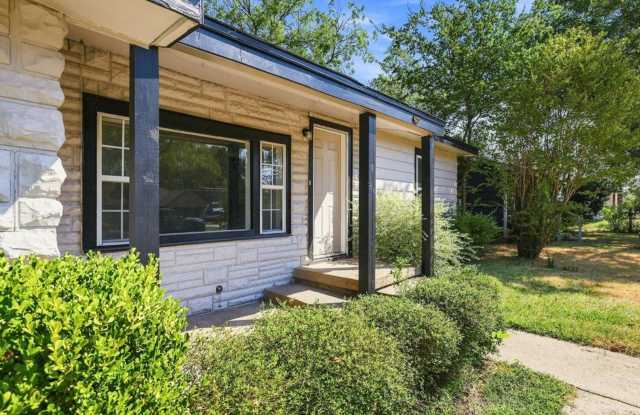 Charming 3 Bed • 2 Bath Home With Bonus Room in Denison photos photos