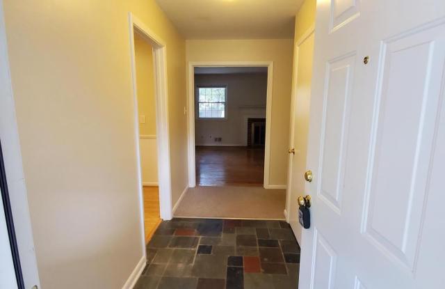 311 FERNWOOD DRIVE Gallery 2